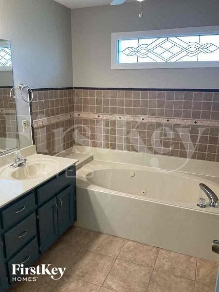 Building Photo - 350 E Nolley Dr