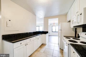 Building Photo - 205 Yoakum Pkwy