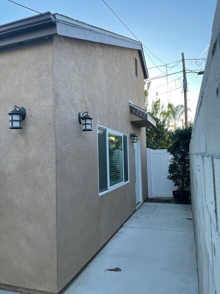 Approaching front door - 6227 Atoll Ave