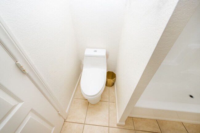 Building Photo - 2 Bedroom 1.5 Bath Available Now in El Cajon!