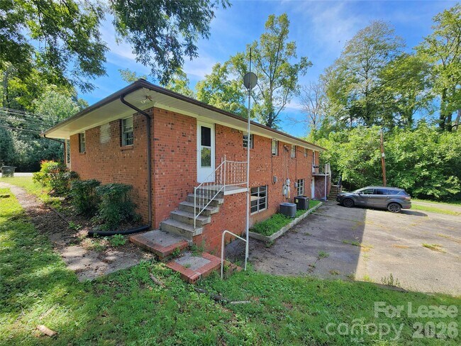 Building Photo - 210 N Salisbury Ave