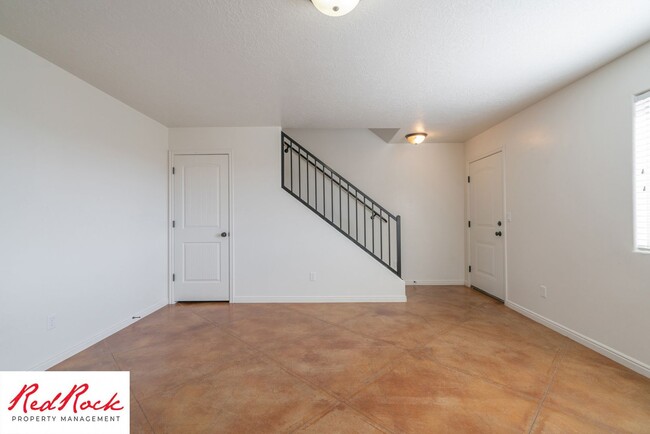 Building Photo - Charming 3 Bedroom Townhome