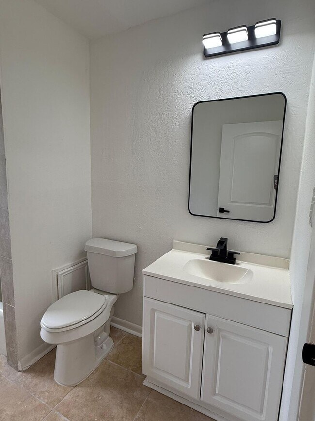 Building Photo - Gorgeous all renovated Home in Texas City,...