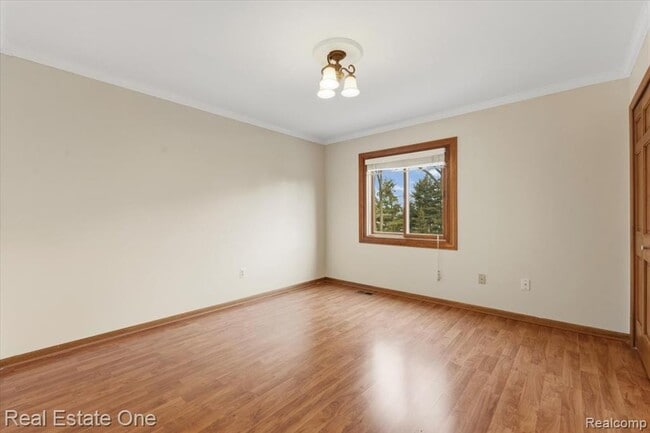 Building Photo - 720 Essex Dr