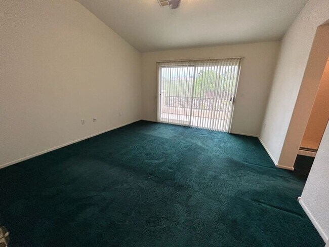 Building Photo - A Fabulous 3 Bedroom Home in Seven Hills
