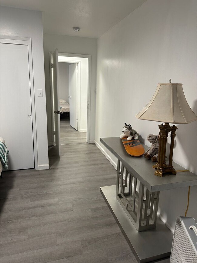 Building Photo - 521 N St