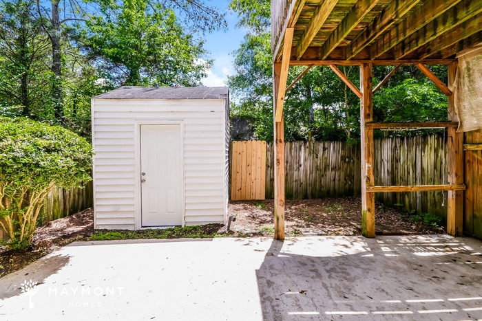 Building Photo - 1205 Hillsboro Ln