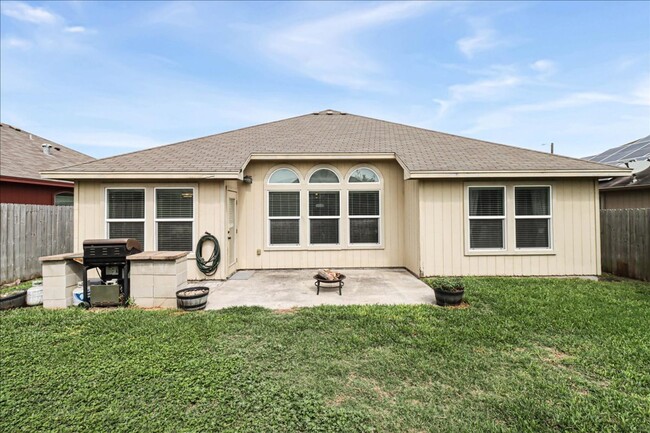 Building Photo - 3906 Las Bahias Dr