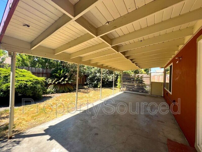 Building Photo - 320 E Granada Way
