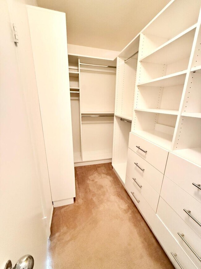 Building Photo - Amazing Peccole Ranch Home 4 beds & Pool