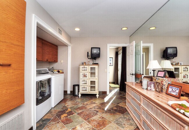 Building Photo - 4022 Calle Marlena