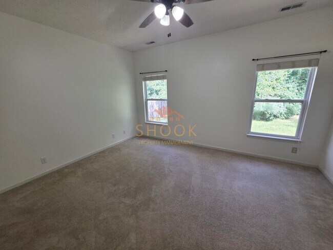Building Photo - 3 BR Lindberg Village
