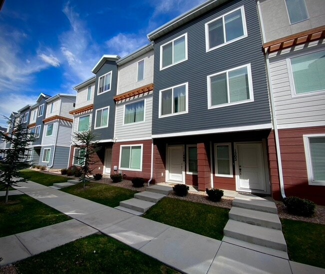 Building Photo - 1502 S 590 W