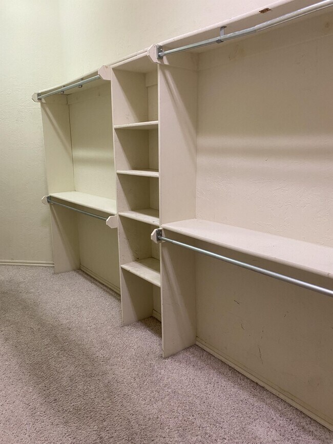 Building Photo - 617 Allison Ln