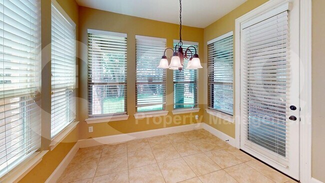 Building Photo - 846 Veneto Dr