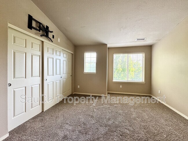 Building Photo - 1444 NE Redspire Ln