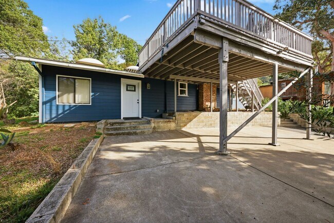 Building Photo - 4 Bed/2.5 Bath Multilevel Home with Amazing Views!