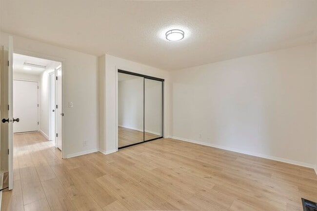 Building Photo - Updated Single Level Home with Large Fence...