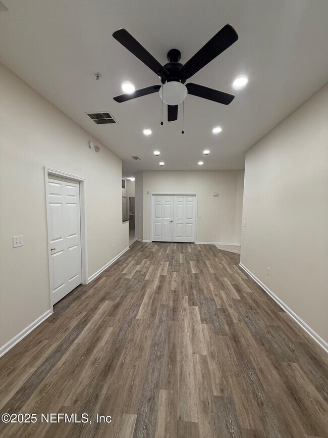 Building Photo - 7063 Deer Lodge Cir