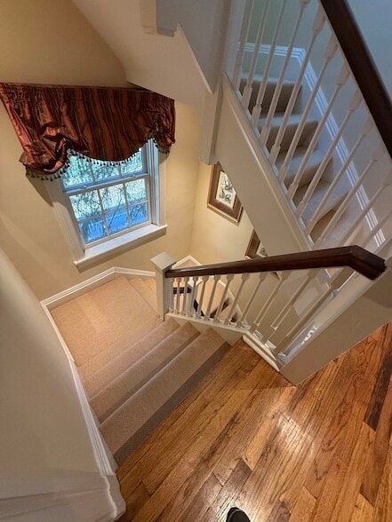 Building Photo - 506 Roslyn Pl