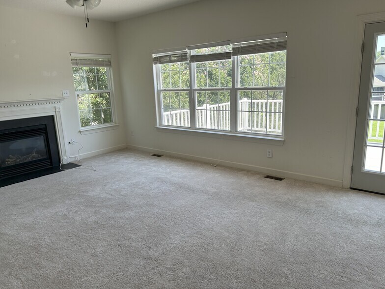 Building Photo - 8491 Ashington Way