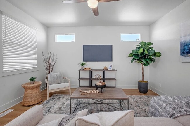 Building Photo - 17 Dart St