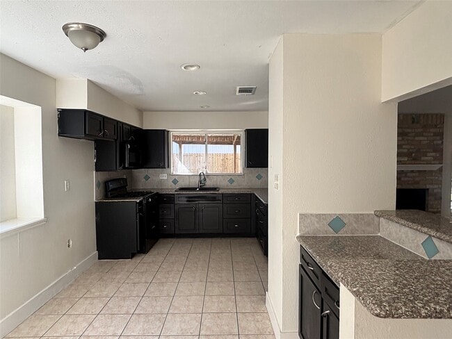 Building Photo - 2014 Lexington Woods Dr