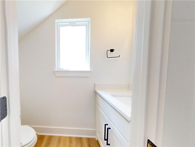 Building Photo - 510 W Olive St