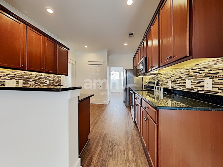 Building Photo - 305 Peters Creek Dr