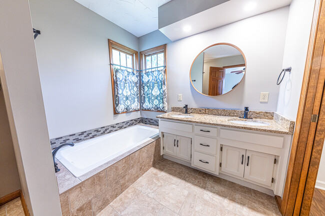 Updated primary bathroom - 3140 Buckmoor Ct