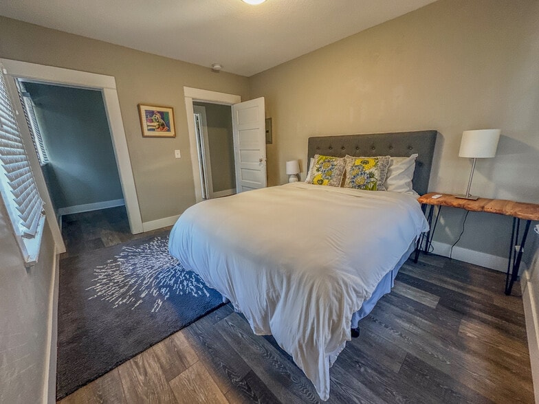 Building Photo - 5532 N Haight Ave