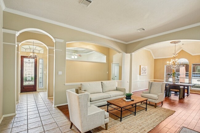 Building Photo - 8822 Ballinger Dr