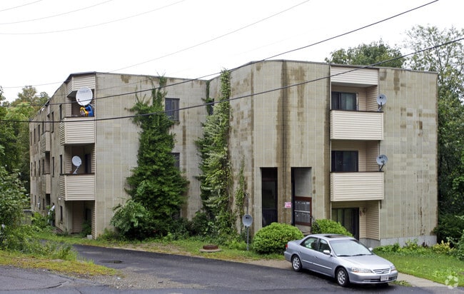 Primary Photo - 75 Scotch Pond Pl