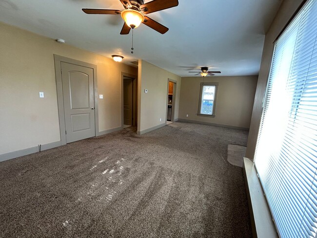 Building Photo - 2bd 1 ba with Zen Garden, Garage, Updated ...