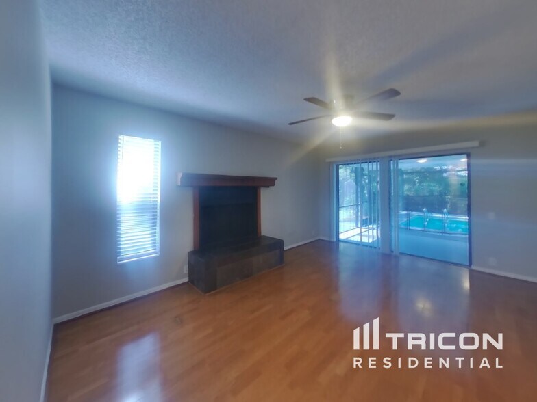 Building Photo - 16147 Vanderbilt Dr