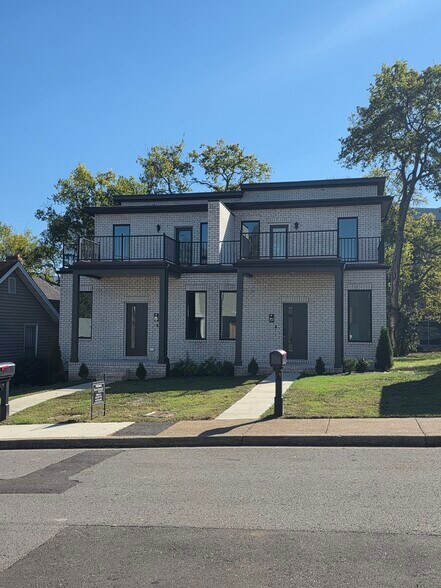 EXTERIOR, FRONT - 2715 Delaware Ave