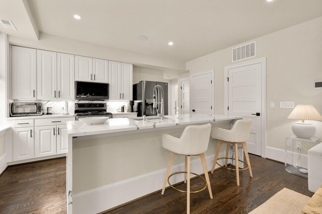 Building Photo - 1305 30th St NW