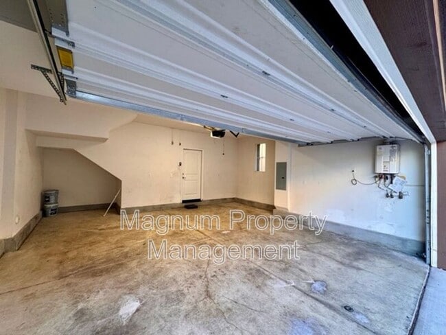 Building Photo - 40372 Calle Real