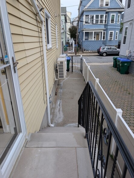 Building Photo - 28 Shapley Ave
