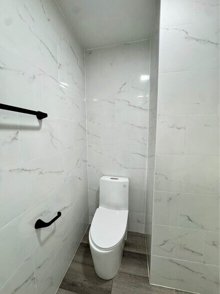 Building Photo - 601 Abingdon Way