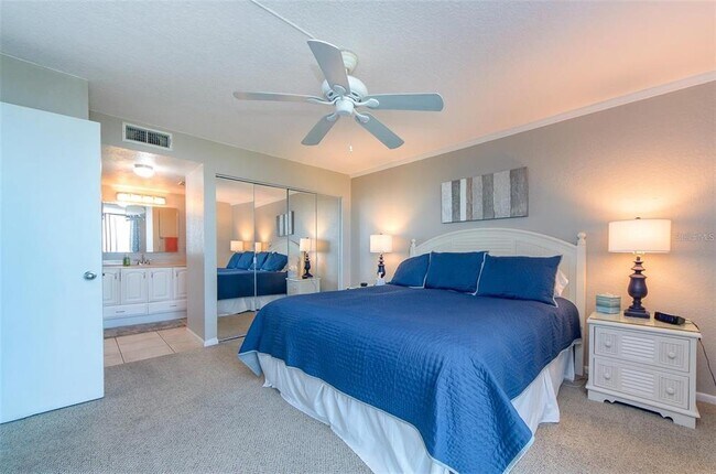 Building Photo - 900 Cove Cay Dr