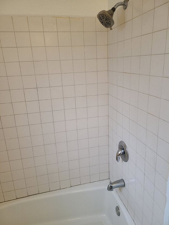 Building Photo - 915 Walter St SE