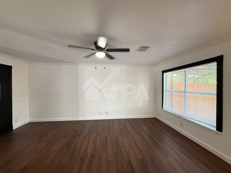 Building Photo - 9666 Green Plain Dr