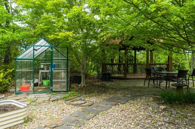 Building Photo - 348 Winding Ridge