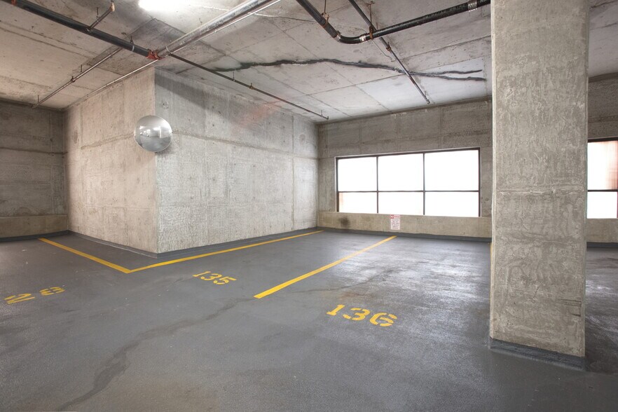 Building Photo - 210 S Desplaines St
