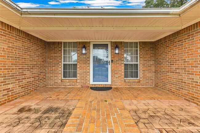 Building Photo - 140 Livingston Cir