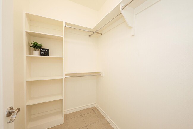 Building Photo - 1511 Don Camilo Blvd