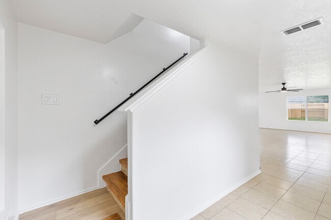 Building Photo - 9031 Aspen Trace Ln