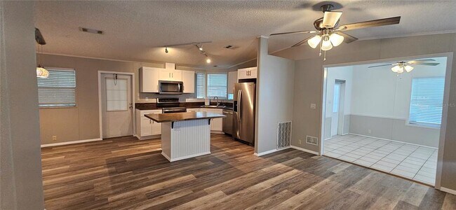 Building Photo - 8410 Wagon Wheel Cir