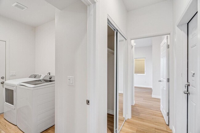 Building Photo - 8560 Grv Hl Ct